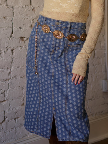 Ring Around Rosie Chain Belt, oval rose-link chains, lobster clasp closure, available in silver or gold, one size.