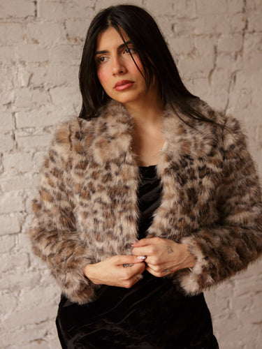 Cropped faux fur leopard coat with collar, long sleeves, and relaxed fit.
