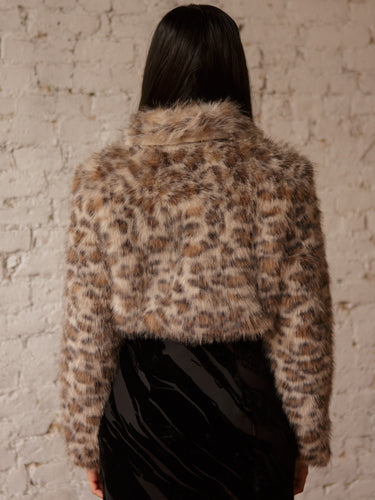 Cropped faux fur leopard coat with collar, long sleeves, and relaxed fit.